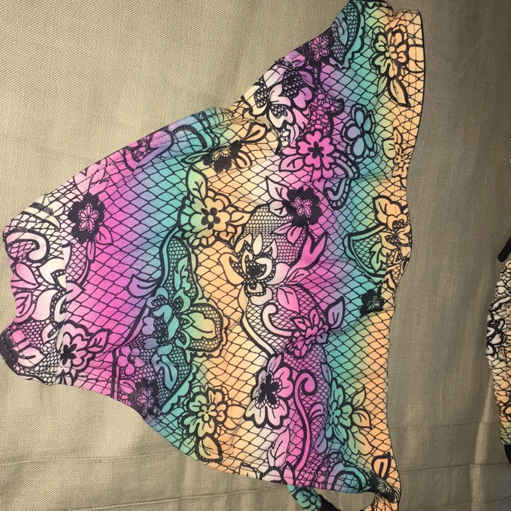 Bikini - Picture 4 of 4